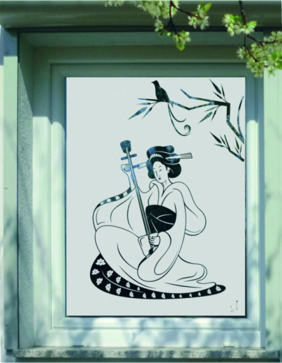 350 Japanerin musiziert